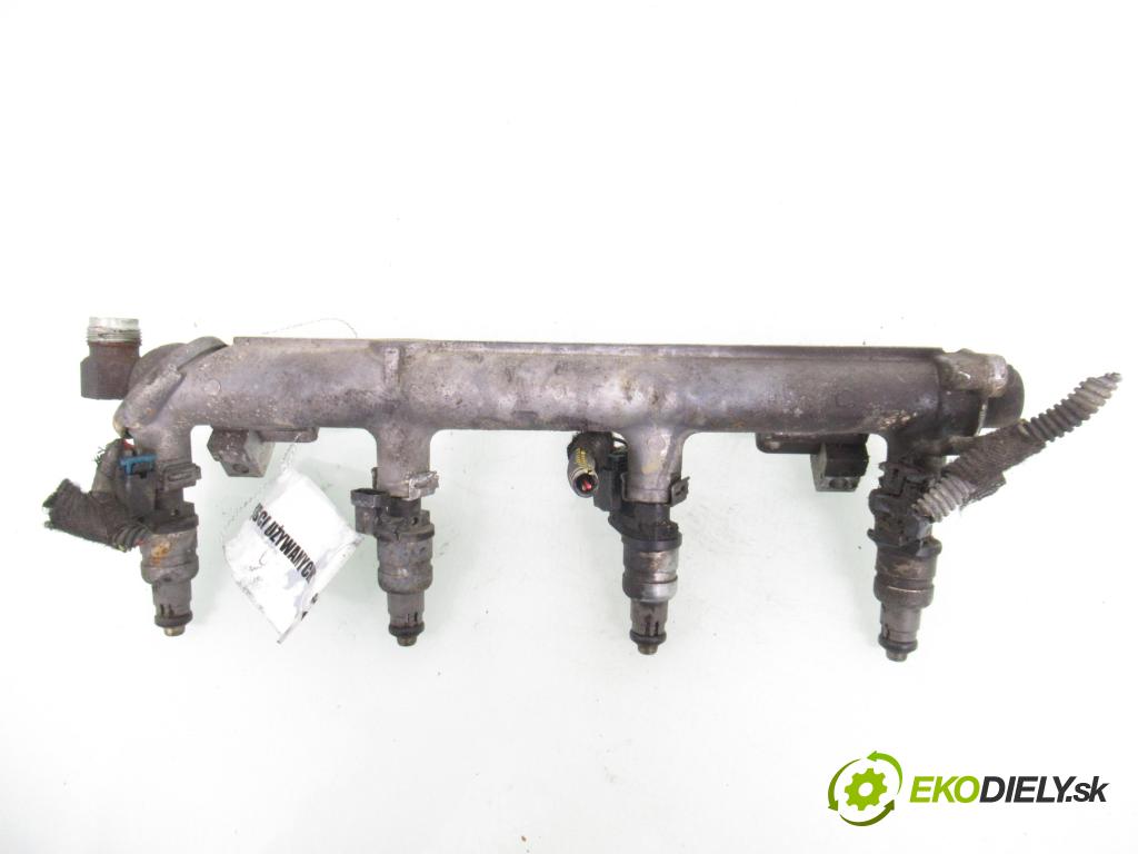 OPEL VECTRA C GTS (Z02) LIFTBACK 2003 108,00 2.2 16V - Z 22 SE 2198,00 Lišta vstrekovacia 12564446 (Vstrekovacia lišta)