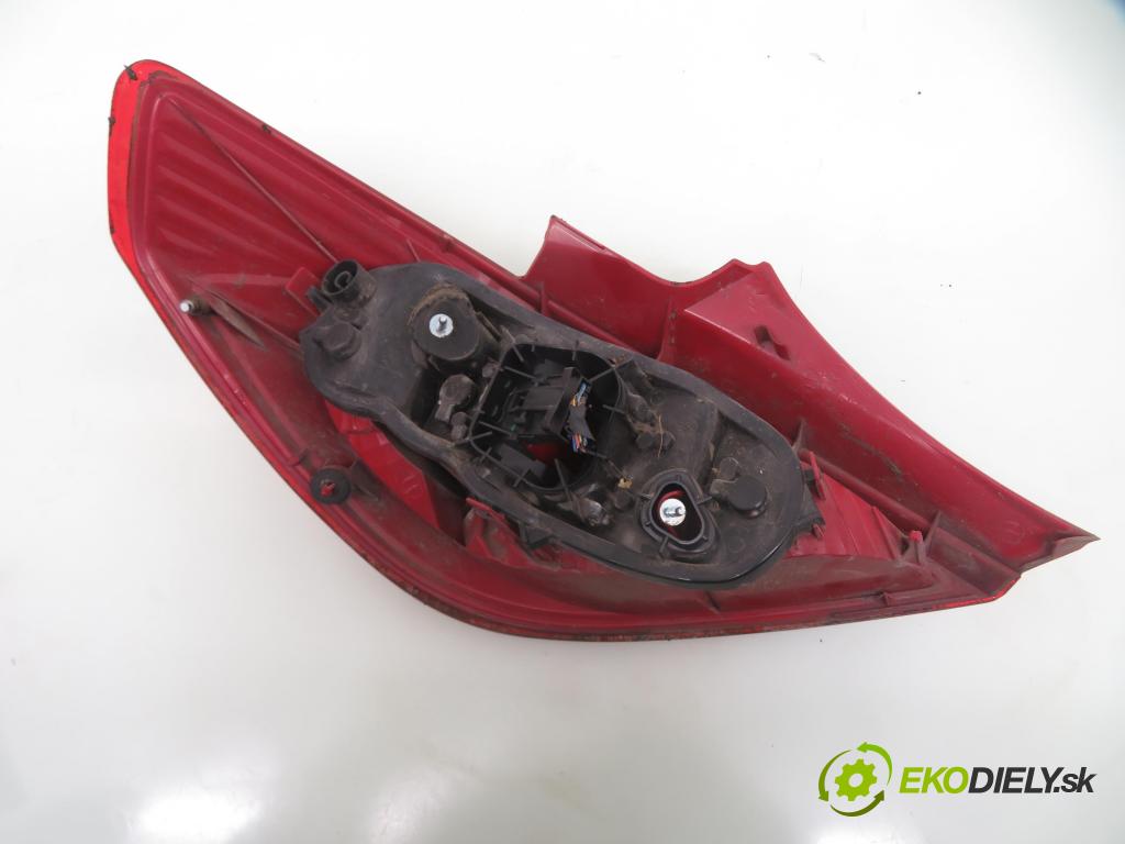 OPEL CORSA D (S07) HB 2006 66,00 1.4 - Z 14 XEP 1364,00 Svetlo pravé zadné