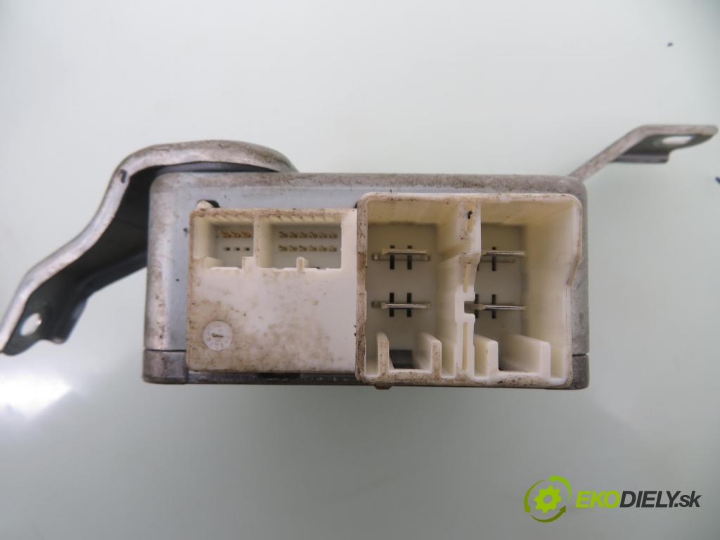 TOYOTA YARIS (_P1_) HB 2000 50,00 1.0 VVT- i 68 - 1SZ-FE 998,00 serv/podporovanie elektrické 6900000472 ; 896500D030 ; 1129000301