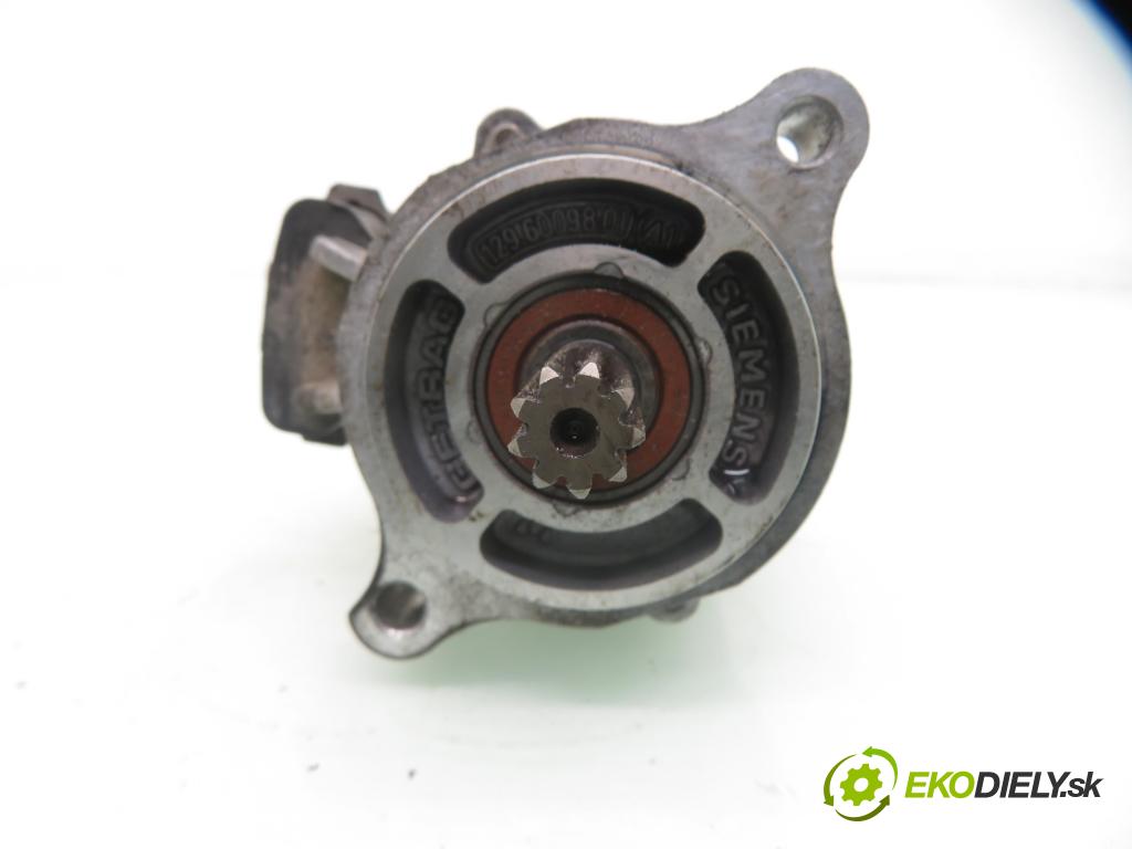 SMART FORTWO Coupe (450) COUPE 1999 45,00 0.6 R3 (450.332) - M 160.910 599,00 VOLIČ: převodovky 0003227V008 ; 4310023800