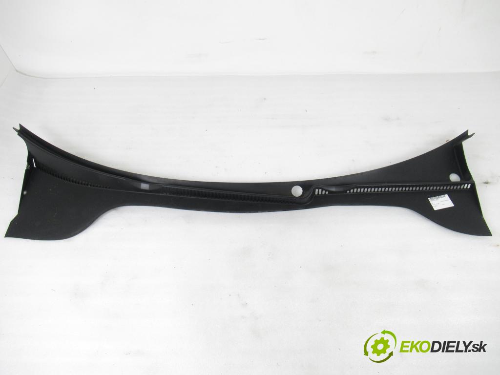 VW GOLF VI (5K1) HB 2011 155,00 2.0 GTi - CCZB 1984,00 Torpédo, plast pod čelné okno 1K1819415B (Torpédo (plast pod čelným sklom))