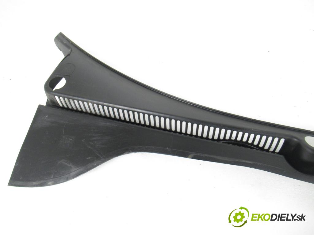 VW GOLF VI (5K1) HB 2011 155,00 2.0 GTi - CCZB 1984,00 Torpédo, plast pod čelné okno 1K1819415B (Torpédo (plast pod čelným sklom))