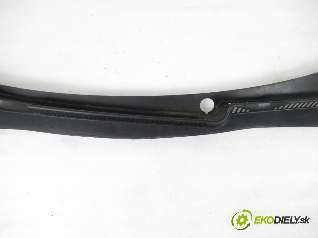 VW GOLF VI (5K1) HB 2011 155,00 2.0 GTi - CCZB 1984,00 Torpédo, plast pod čelné okno 1K1819415B (Torpédo (plast pod čelným sklom))