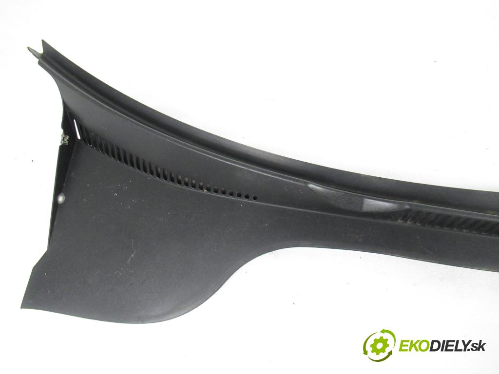 VW GOLF VI (5K1) HB 2011 155,00 2.0 GTi - CCZB 1984,00 Torpédo, plast pod čelné okno 1K1819415B (Torpédo (plast pod čelným sklom))