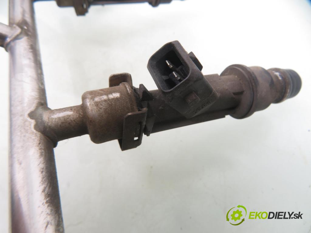 OPEL ASTRA G liftback (T98) HB 2003 66,00 1.4 16V - X 14 XE 1389,00 Lišta vstrekovacia 25313846 (Vstrekovacia lišta)