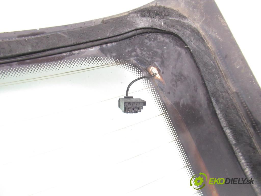 VW GOLF V (1K1) HB 2004 75,00 1.6 - BGU 1595,00 Okno zadné kapota 