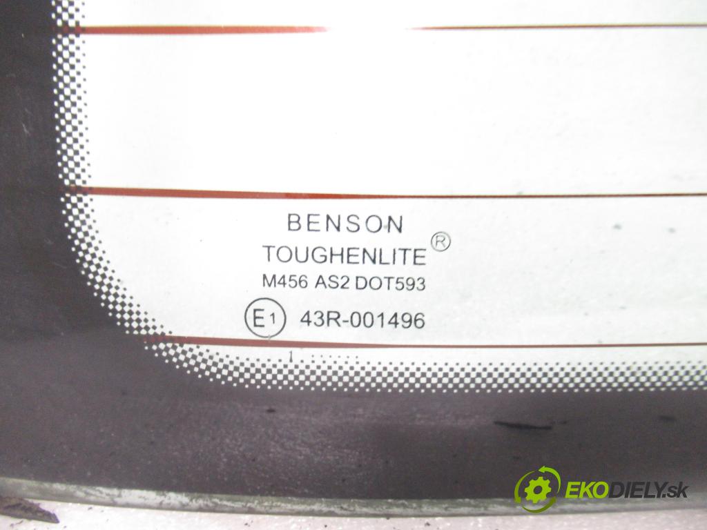 VW BORA (1J2) KOMBI 2003 96,00 1.9 TDI - ASZ 1896,00 Okno zadné kapota