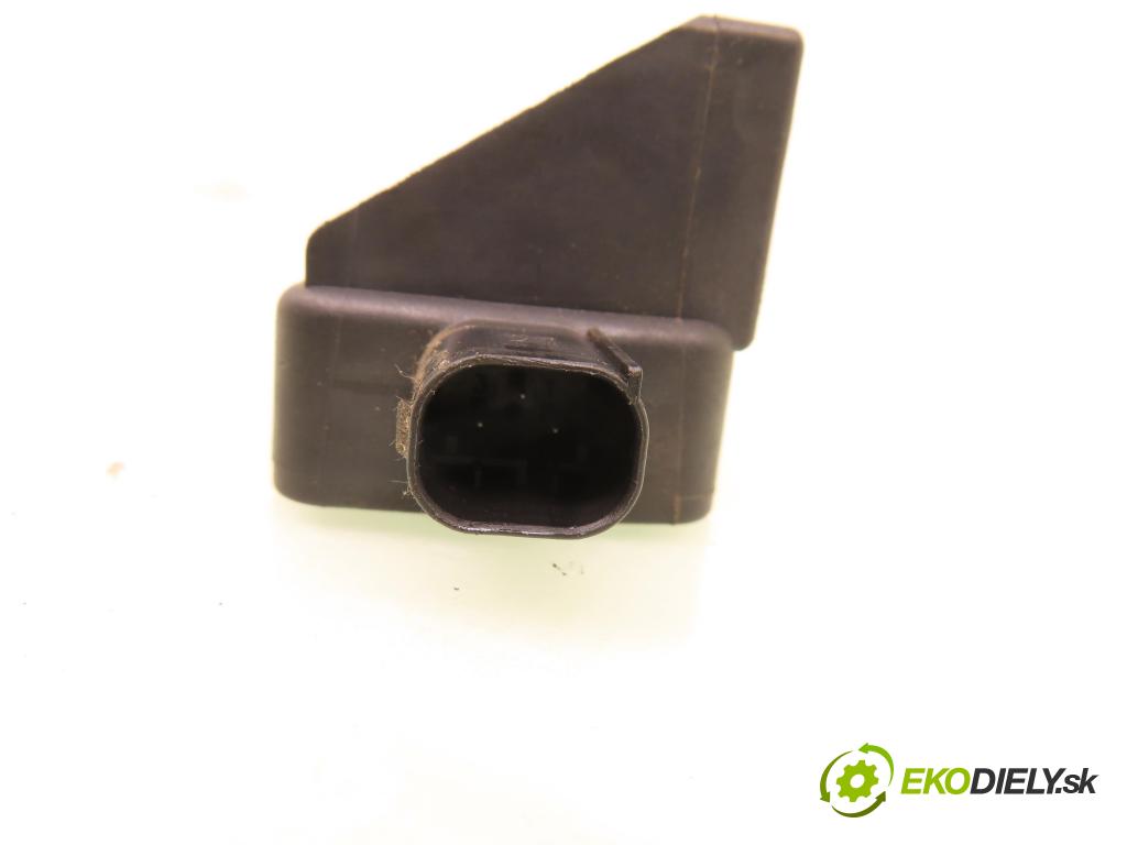 VW GOLF IV (1J1) HB 2000 81,00 1.9 TDI 110 - ASV 1896,00 Snímač ESP 1J1907637A