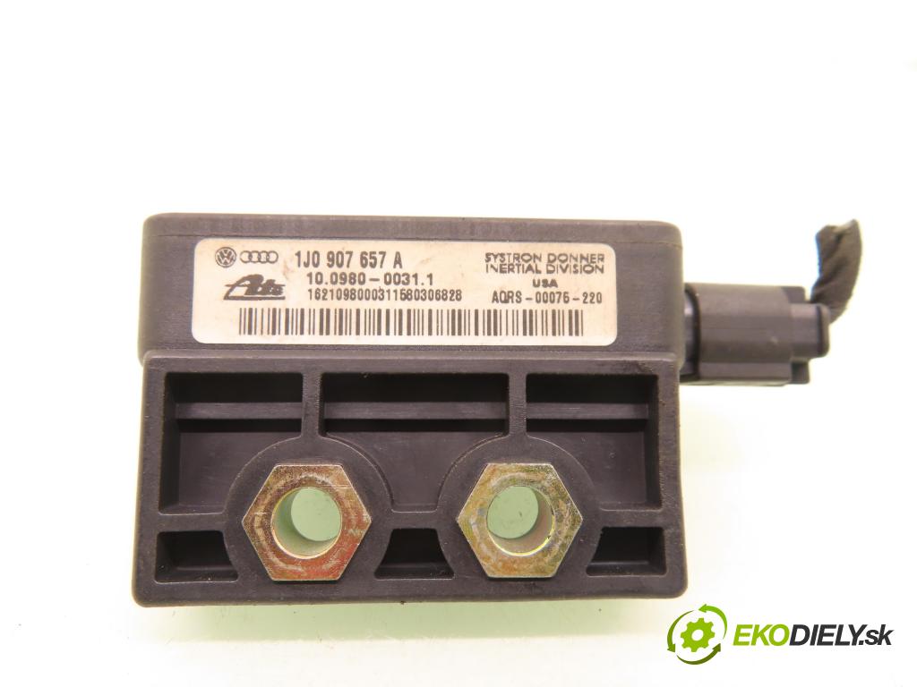 VW GOLF IV (1J1) HB 2000 81,00 1.9 TDI 110 - ASV 1896,00 Snímač ESP 1J1907637A