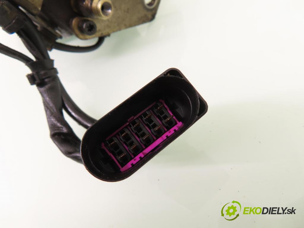 VW GOLF IV (1J1) HB 2000 81,00 1.9 TDI 110 - ASV 1896,00 Pumpa vstrekovacia 038130107D ; 0460404977 (Vstrekovacie čerpadlo)