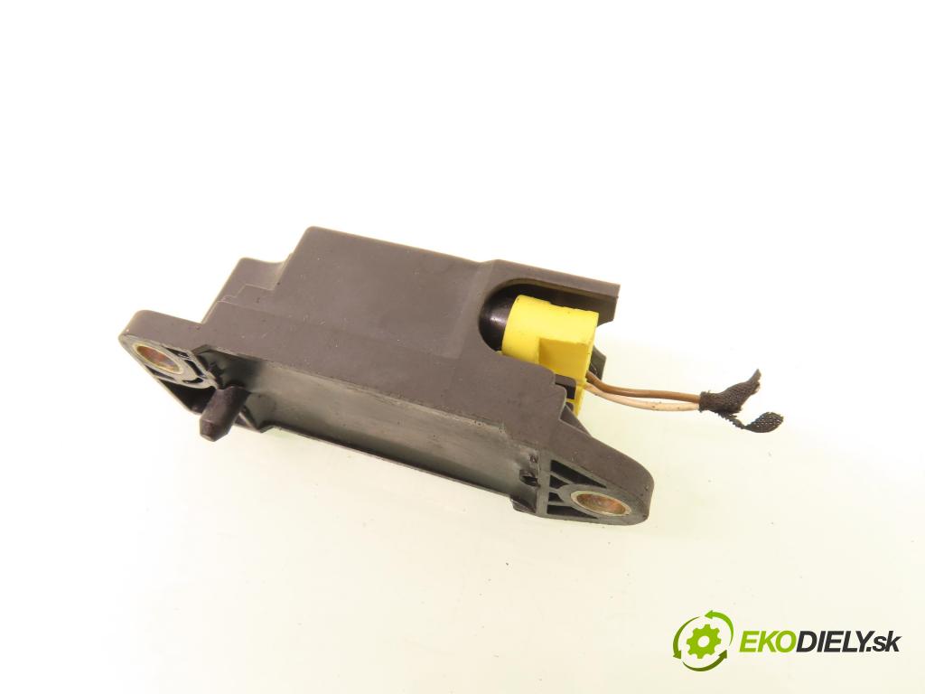 VW PASSAT B5 Variant (3B5) KOMBI 1997 74,00 1.9 TDI - AVB 1896,00 Snímač nárazu 1J0909606N (Snímač nárazu)