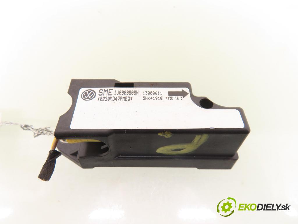 VW PASSAT B5 Variant (3B5) KOMBI 1997 74,00 1.9 TDI - AVB 1896,00 Snímač nárazu 1J0909606N (Snímač nárazu)