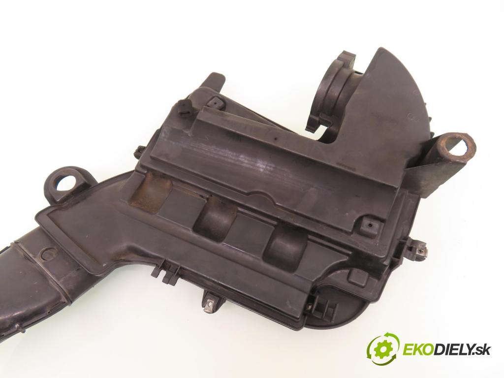 RENAULT SCENIC I (JA0/1_) MINIVAN 2003 75,00 1.9 dCi 102 - F9Q 732 1870,00 Obal filtra vzduchu 8200065768 ; H7700114532 (Obal vzduchového filtra)