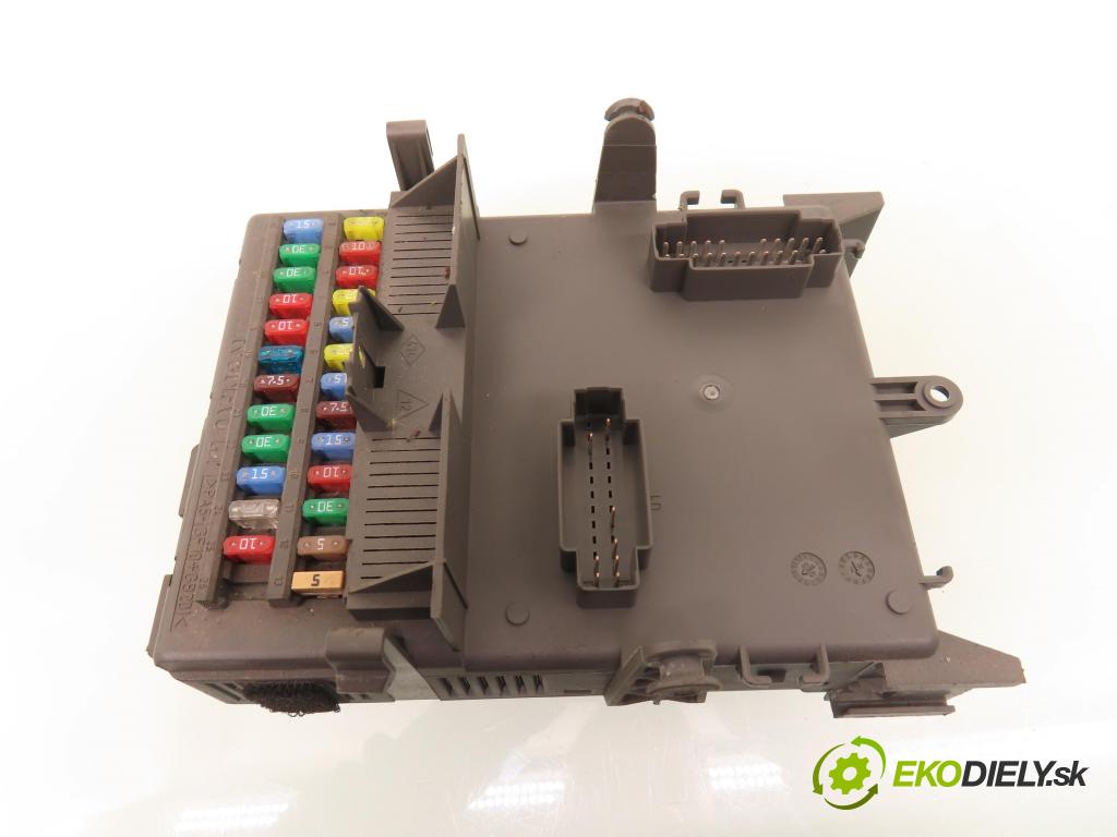 RENAULT ESPACE IV (JK0/1_) MINIVAN 2003 120,00 2.0 Turbo (JK0A, JK0B, JK0N) - F4R 796 1998,00 Skrinka POJISTKY: 8200447438A ; 518837117