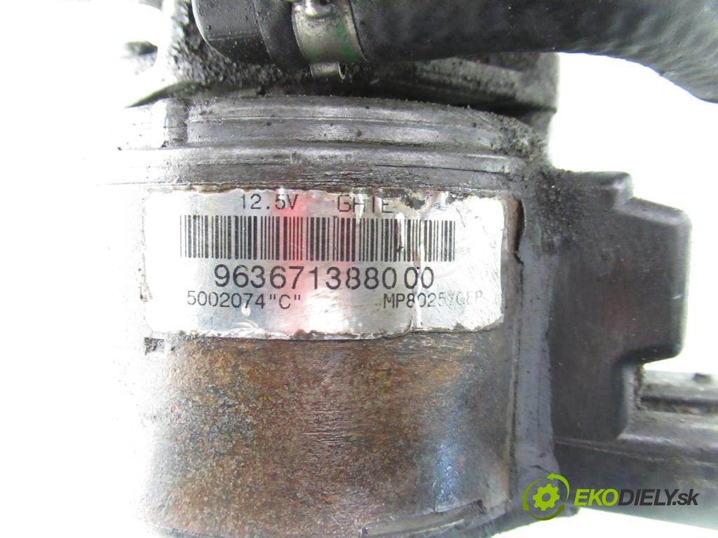 VW TRANSPORTER IV Skrzynia (70XA) FURGON 1994 57,00 2.4 D 78 - AAB 2370,00 Pumpa nápravy 963671388000