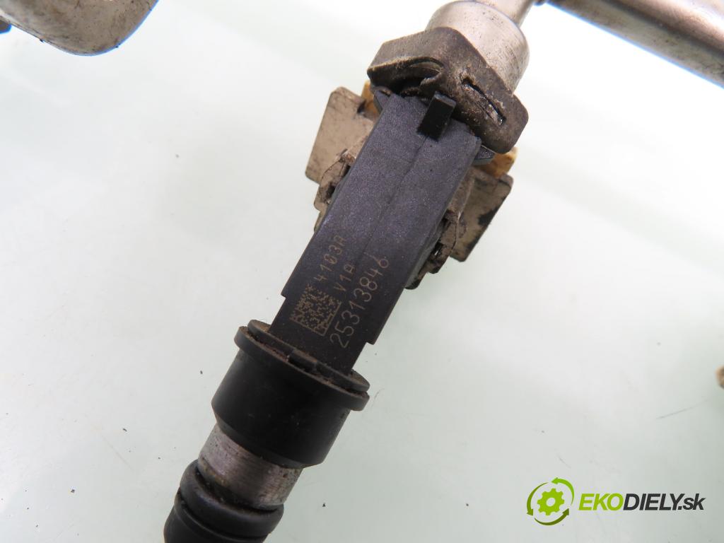 OPEL MERIVA A nadwozie wielkoprzestrzenne (MPV) (X03) MINIVAN 2003 74,00 1.6 16V - Z 16 XE 1598,00 lišta vstřikovací 25313846 (Vstřikovací lišta)