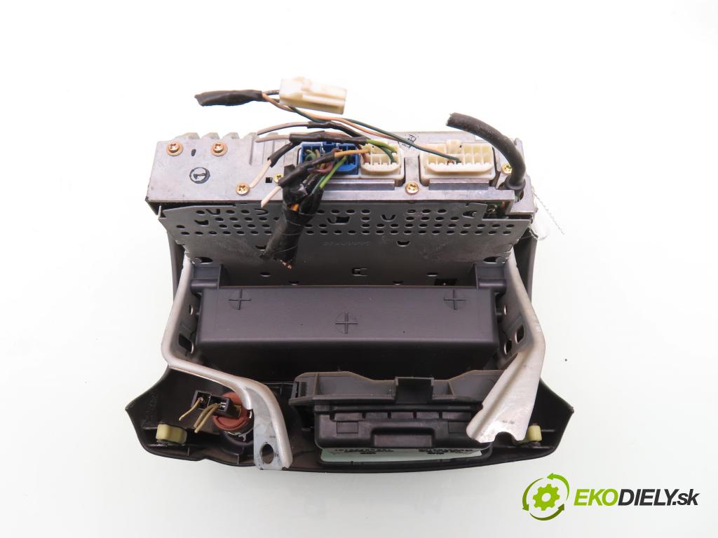 TOYOTA YARIS (_P1_) HB 2000 50,00 1.0 VVT- i 68 - 1SZ-FE 998,00 RADIO CD 861200D140