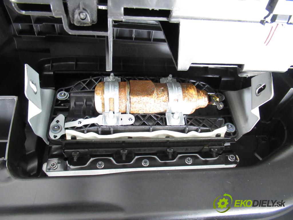 VW GOLF VI (5K1) HB 2011 155,00 2.0 GTi - CCZB 1984,00 doska 5C0959655B ; 617978600 ; 617978500