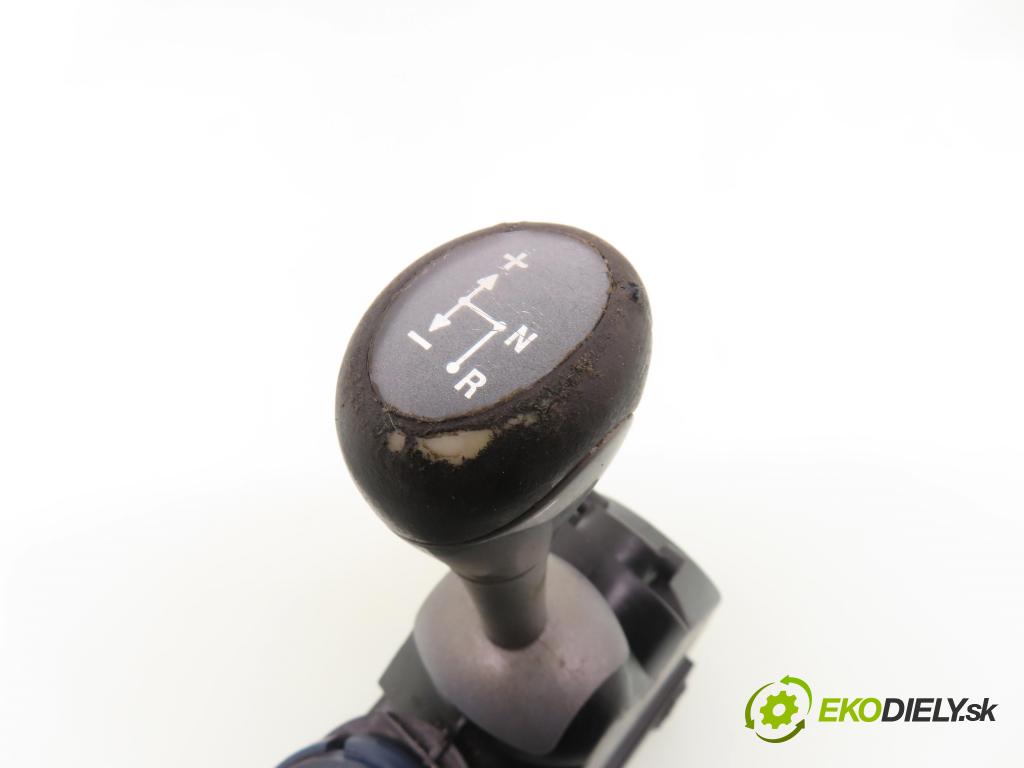 SMART FORTWO Coupe (450) COUPE 1999 45,00 0.6 R3 (450.332) - M 160.910 599,00 ZVEDÁK: 0002397V012