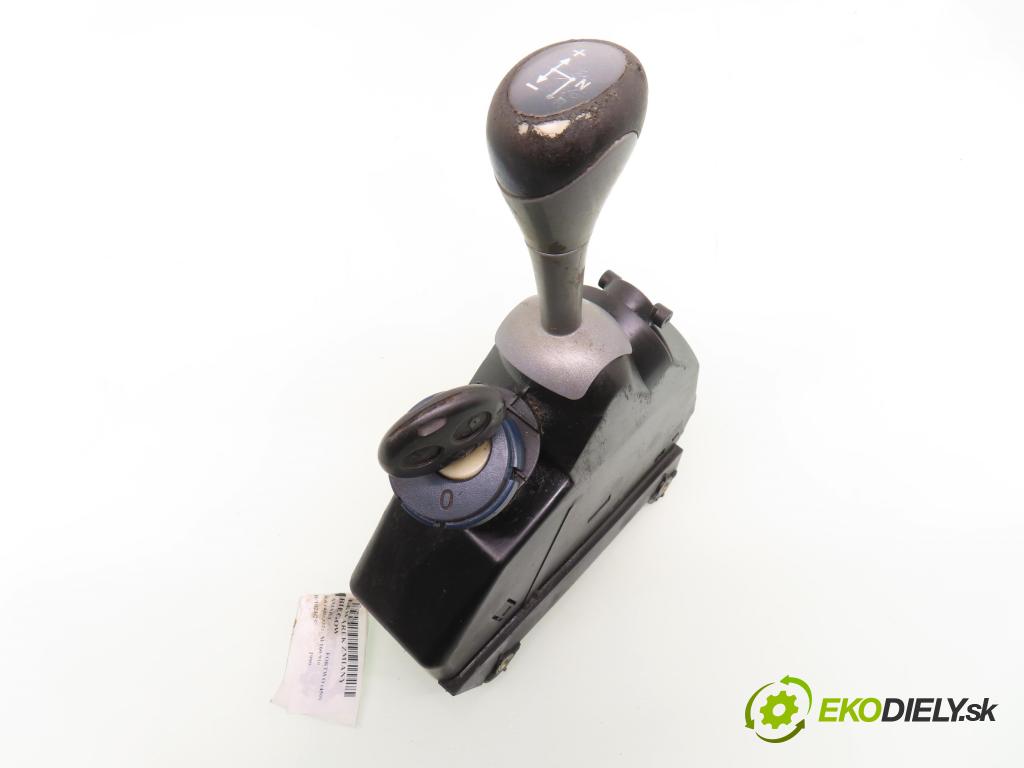 SMART FORTWO Coupe (450) COUPE 1999 45,00 0.6 R3 (450.332) - M 160.910 599,00 ZVEDÁK: 0002397V012
