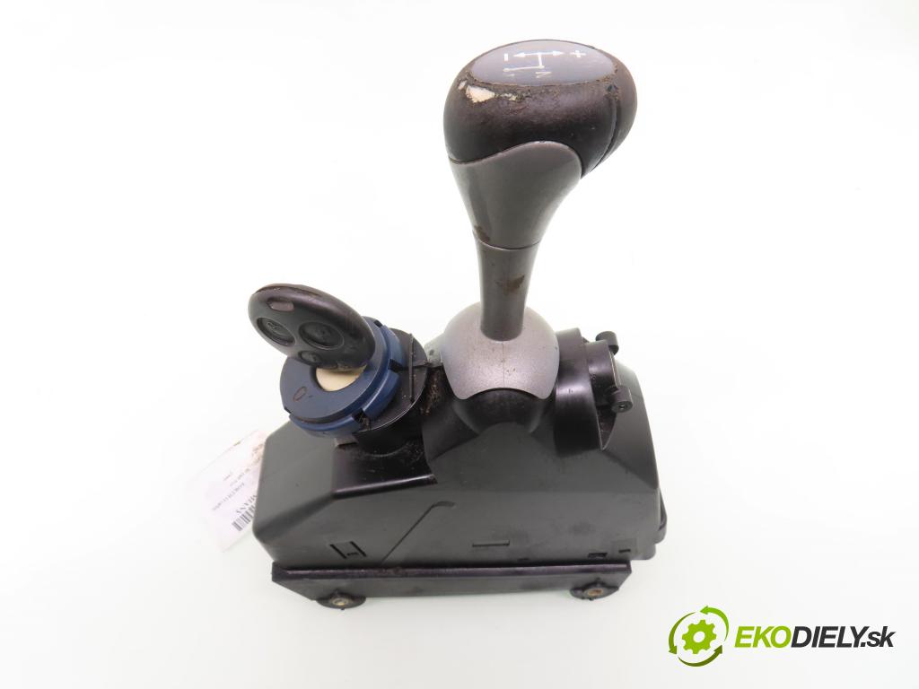 SMART FORTWO Coupe (450) COUPE 1999 45,00 0.6 R3 (450.332) - M 160.910 599,00 ZVEDÁK: 0002397V012