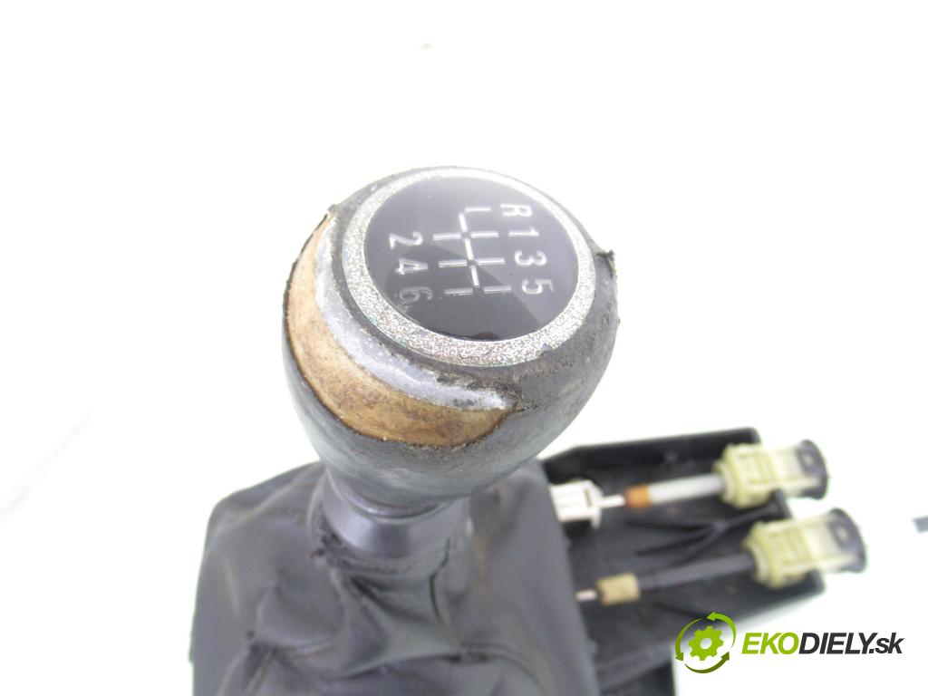 OPEL SIGNUM HB 2005 110,00 1.9 CDTI 150 1910,00 ZVEDÁK: 090280101