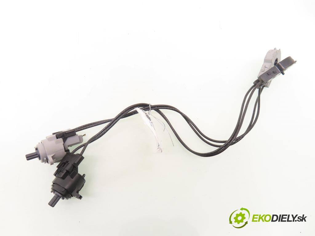 FORD FOCUS (DAW, DBW) HB 2002 74,00 1.6 16V 100 - FYDA 1596,00 Lanko panel kúrenia 2M5111503AA ; 2M5111504AA