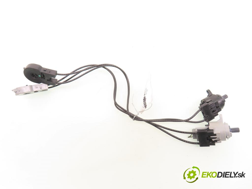 FORD FOCUS (DAW, DBW) HB 2002 74,00 1.6 16V 100 - FYDA 1596,00 Lanko panel kúrenia 2M5111503AA ; 2M5111504AA