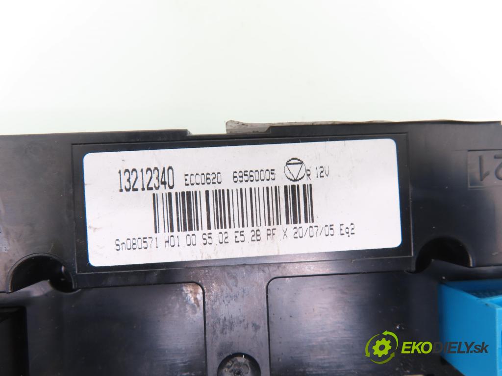 OPEL SIGNUM HB 2005 110,00 1.9 CDTI 150 1910,00 Panel kúrenia KLIMATRONIK 13212340