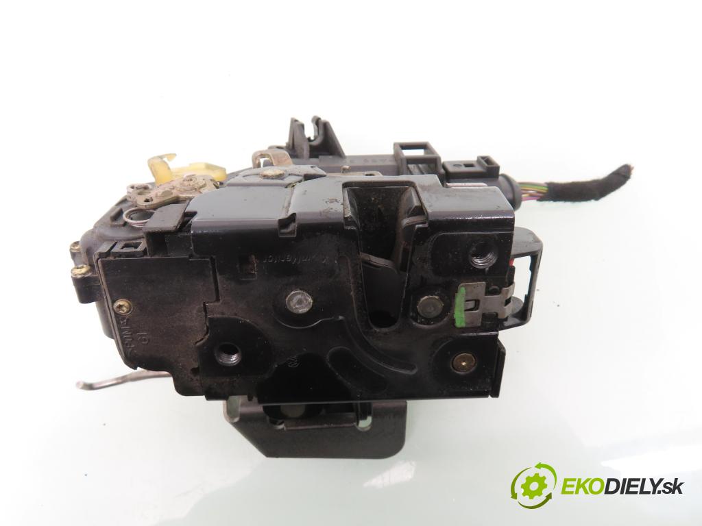 AUDI A6 Avant (4B5, C5) KOMBI 2004 120,00 2.5 TDI V6 163 - BDG 2496,00 zámok 4B1837015G