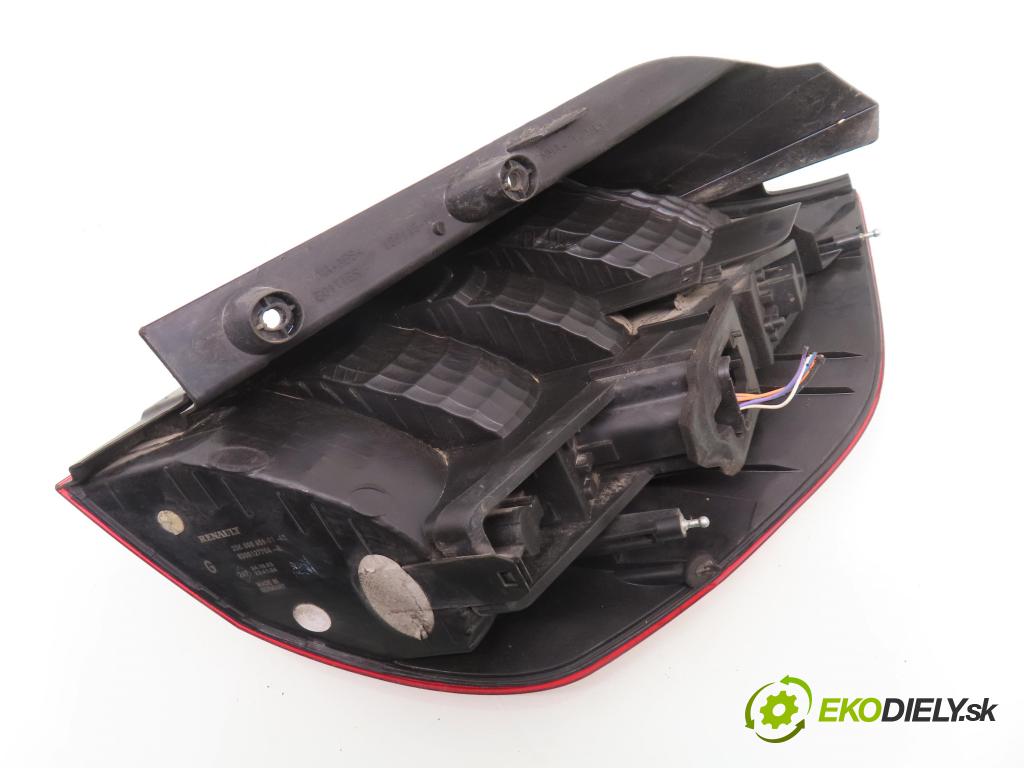 RENAULT SCENIC II (JM0/1_) MINIVAN 2003 83,00 1.6 (JM0C, JM0J, JM1B) - K4M 782 1598,00 Svetlo ľavé zadné 8200127704E ; 2SK00865901
