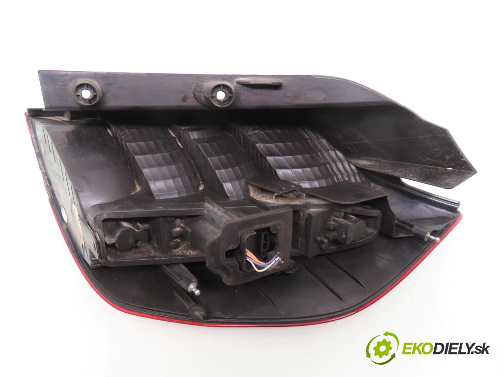 RENAULT SCENIC II (JM0/1_) MINIVAN 2003 83,00 1.6 (JM0C, JM0J, JM1B) - K4M 782 1598,00 Svetlo ľavé zadné 8200127704E ; 2SK00865901