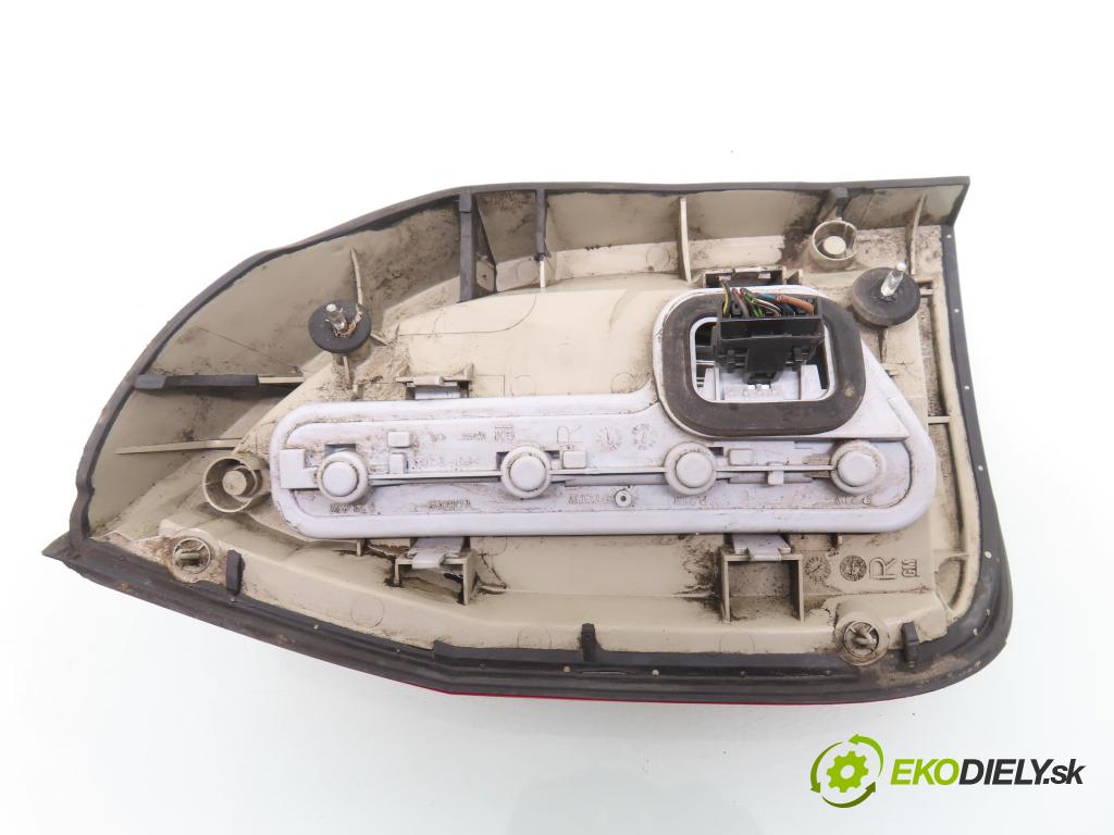 OPEL ZAFIRA A Nadwozie Wielkopojemne (MPV) (T98)  MINIVAN 2000 92,00 1.8 16V 125 - Z 18 XE 1796,00 Svetlo pravé zadné