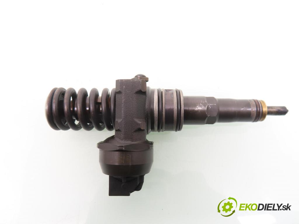 VW PASSAT B6 Variant (3C5) KOMBI 2005 103,00 2.0 TDI 16V - BKP 1968,00 Vstrekovač 038130073BQ ; 0414720312 (Vstrekovač paliva)