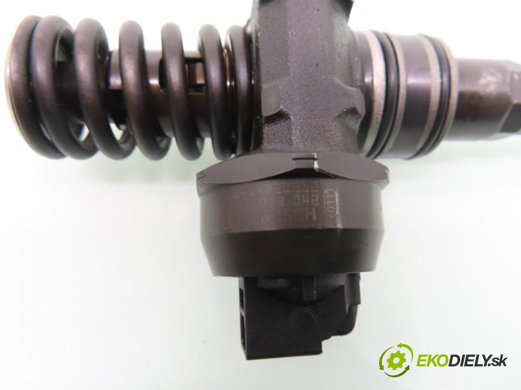 VW PASSAT B6 Variant (3C5) KOMBI 2005 103,00 2.0 TDI 16V - BKP 1968,00 Vstrekovač 038130073BQ ; 0414720312 (Vstrekovač paliva)