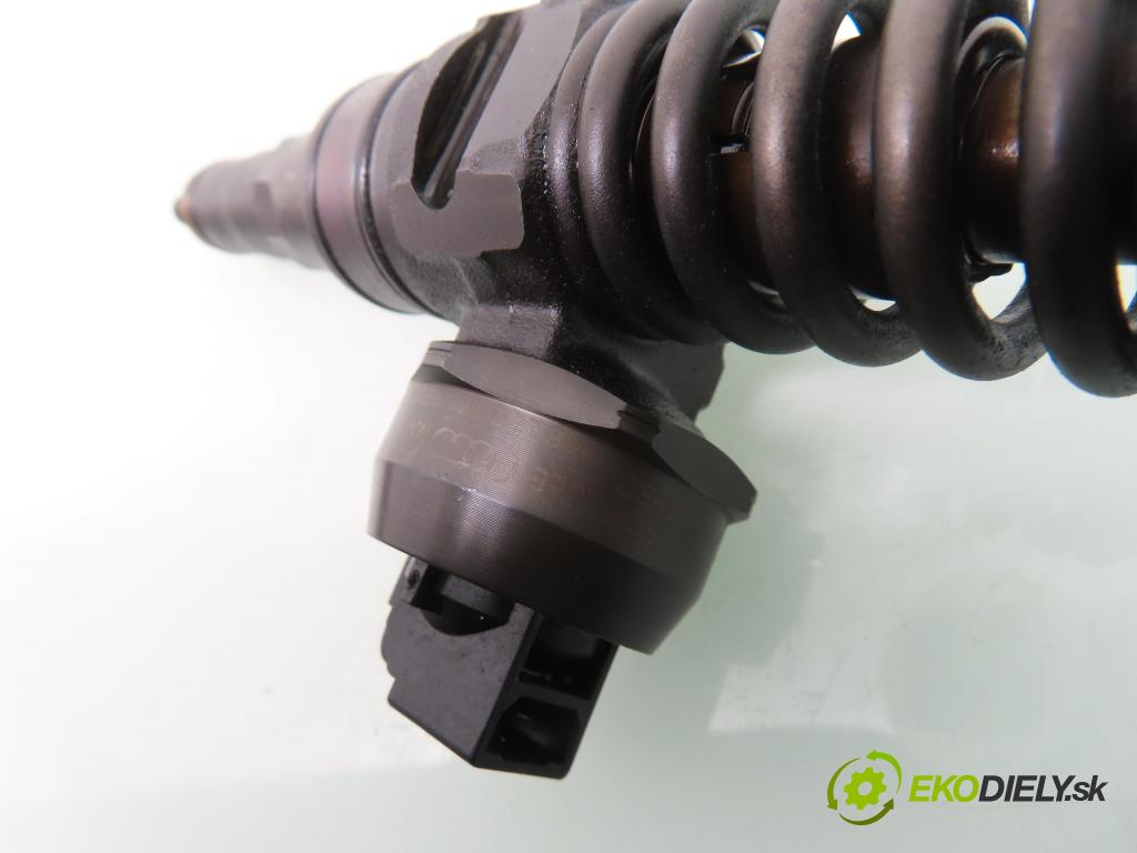 VW PASSAT B6 Variant (3C5) KOMBI 2005 103,00 2.0 TDI 16V - BKP 1968,00 Vstrekovač 038130073BQ ; 0414720312 (Vstrekovač paliva)