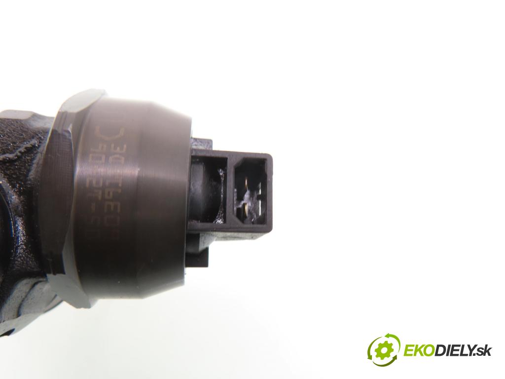 VW PASSAT B6 Variant (3C5) KOMBI 2005 103,00 2.0 TDI 16V - BKP 1968,00 Vstrekovač 038130073BQ ; 0414720312 (Vstrekovač paliva)