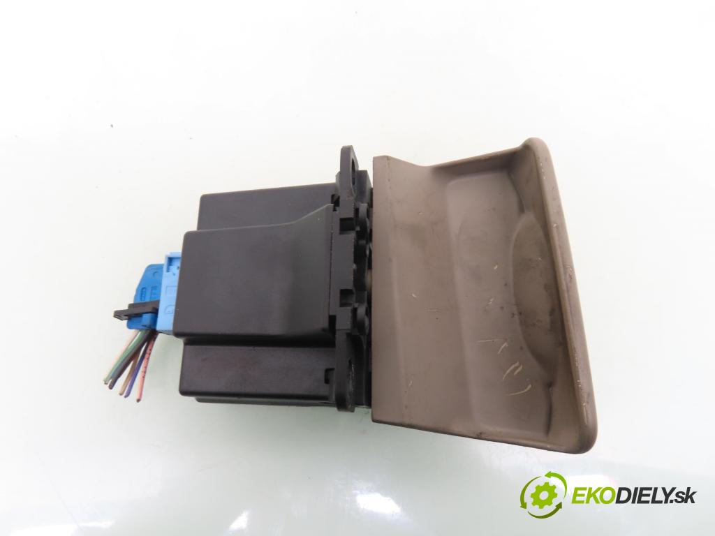 RENAULT SCENIC II (JM0/1_) MINIVAN 2003 83,00 1.6 (JM0C, JM0J, JM1B) - K4M 782 1598,00 vypínač brzdy MANUÁL 8200243681A