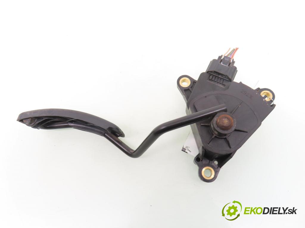 RENAULT SCENIC II (JM0/1_) MINIVAN 2003 83,00 1.6 (JM0C, JM0J, JM1B) - K4M 782 1598,00 potenciometr plynového pedálu 8200159645 (Potenciometr plynového pedálu)