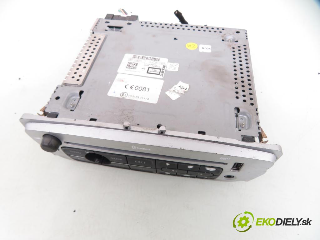 RENAULT MEGANE III liftback (BZ0/1_) HB 2012 85,00 1.2 TCe - H5F 400 1197,00 RADIO CD A2C32352700