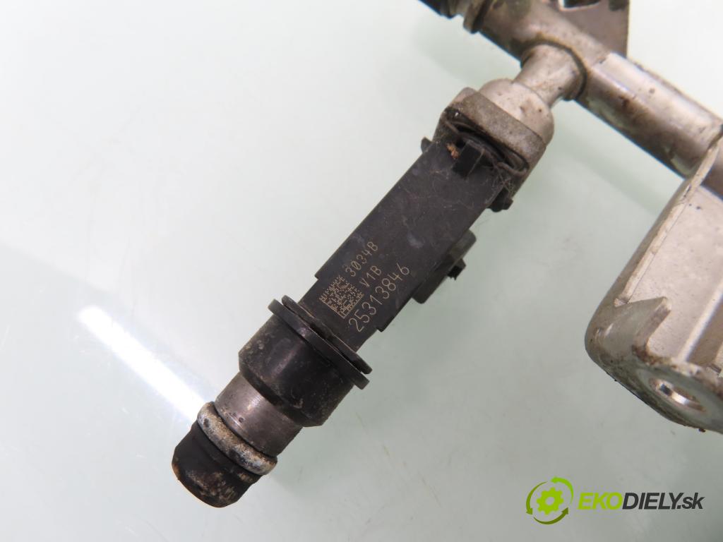 OPEL ASTRA G liftback (T98) HB 2004 66,00 1.4 16V - X 14 XE 1389,00 Lišta vstrekovacia 25313846 (Vstrekovacia lišta)