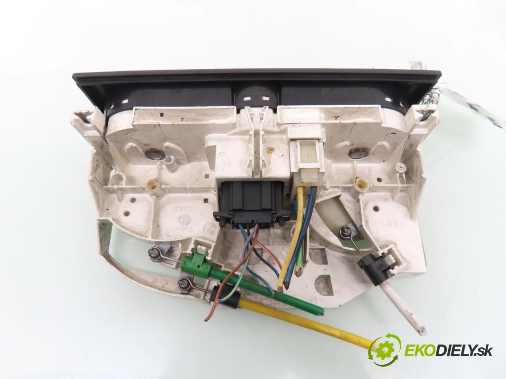 VW POLO CLASSIC (6V2) SEDAN 2001 55,00 75 1.4 16V - AUA 1390,00 Panel kúrenia 1J0819045F