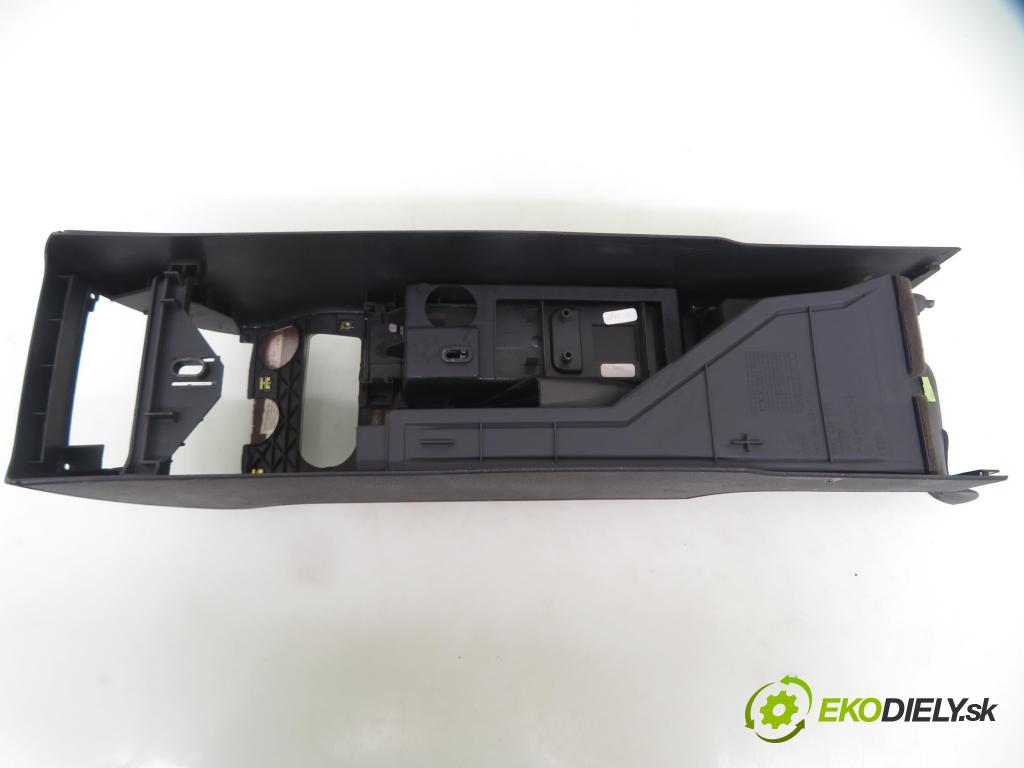 AUDI A6 Avant (4B5, C5) KOMBI 2004 120,00 2.5 TDI V6 163 - BDG 2496,00 Tunel STŘEDNÍ 4B0863244D