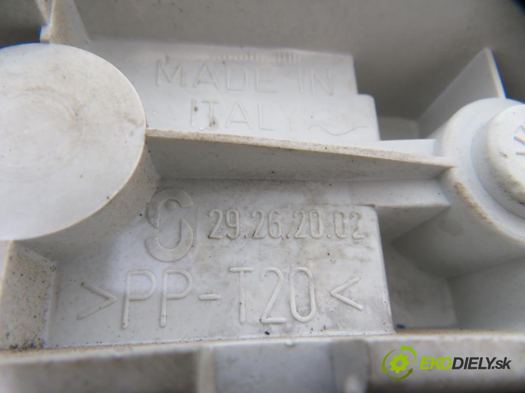 VOLVO S40 I (VS) SEDAN 2001 90,00 1.8 i - B 4184 SJ 1834,00 Svetlo pravé zadné 29262001 ; 29262002