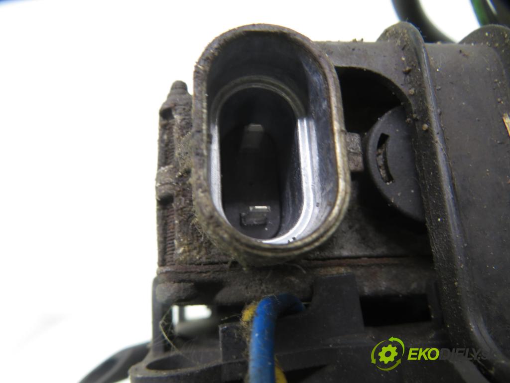 VOLVO S40 I (VS) SEDAN 2001 90,00 1.8 i - B 4184 SJ 1834,00 Svetlo PP 1AG24700232 ; 30899885