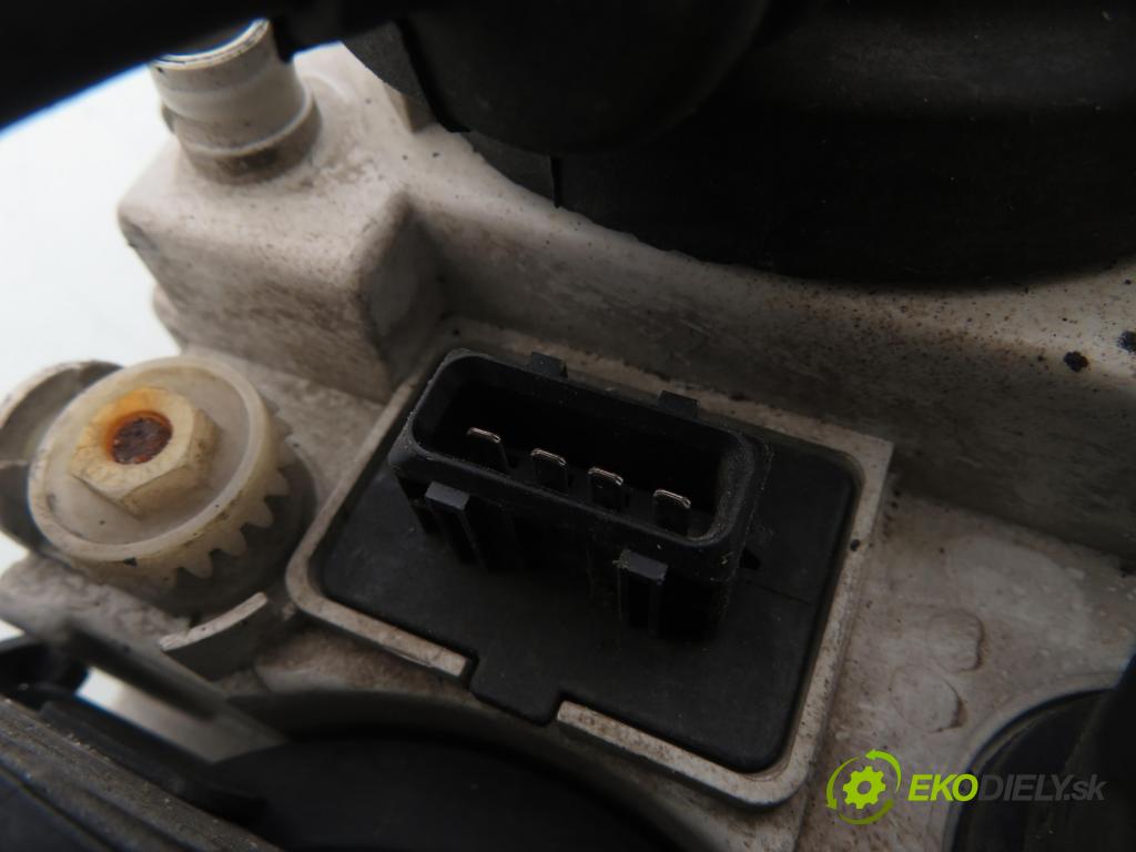 VOLVO S40 I (VS) SEDAN 2001 90,00 1.8 i - B 4184 SJ 1834,00 Svetlo PP 1AG24700232 ; 30899885