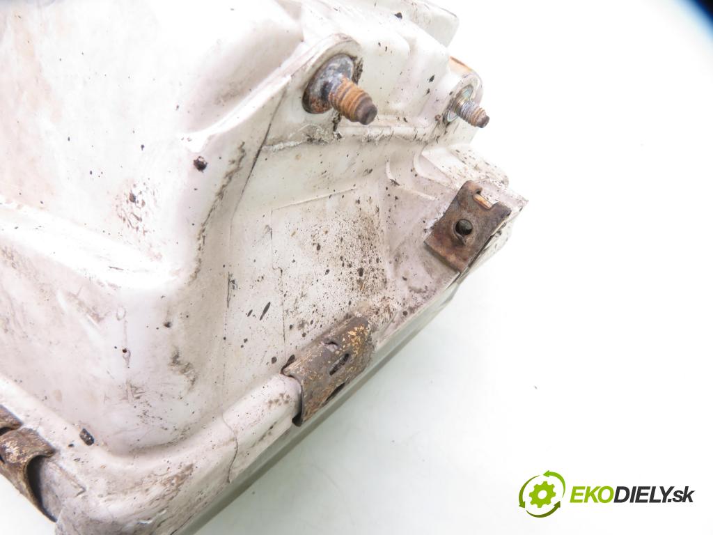 VOLVO S40 I (VS) SEDAN 2001 90,00 1.8 i - B 4184 SJ 1834,00 Svetlo PP 1AG24700232 ; 30899885