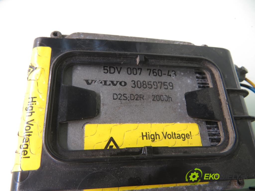 VOLVO S40 I (VS) SEDAN 2001 90,00 1.8 i - B 4184 SJ 1834,00 Svetlo LP 30899878 ; 30859759 ; 5DV00776043