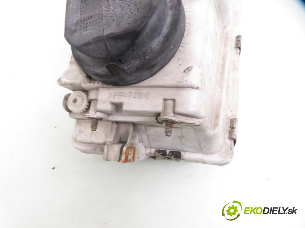 VOLVO S40 I (VS) SEDAN 2001 90,00 1.8 i - B 4184 SJ 1834,00 Svetlo LP 30899878 ; 30859759 ; 5DV00776043