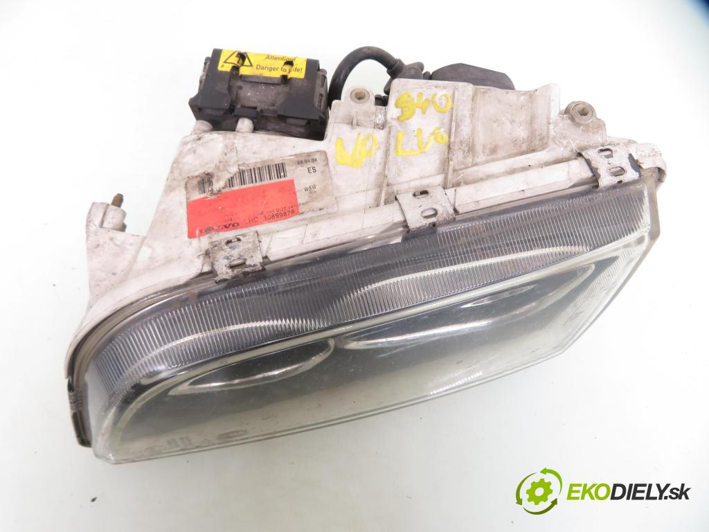 VOLVO S40 I (VS) SEDAN 2001 90,00 1.8 i - B 4184 SJ 1834,00 Svetlo LP 30899878 ; 30859759 ; 5DV00776043